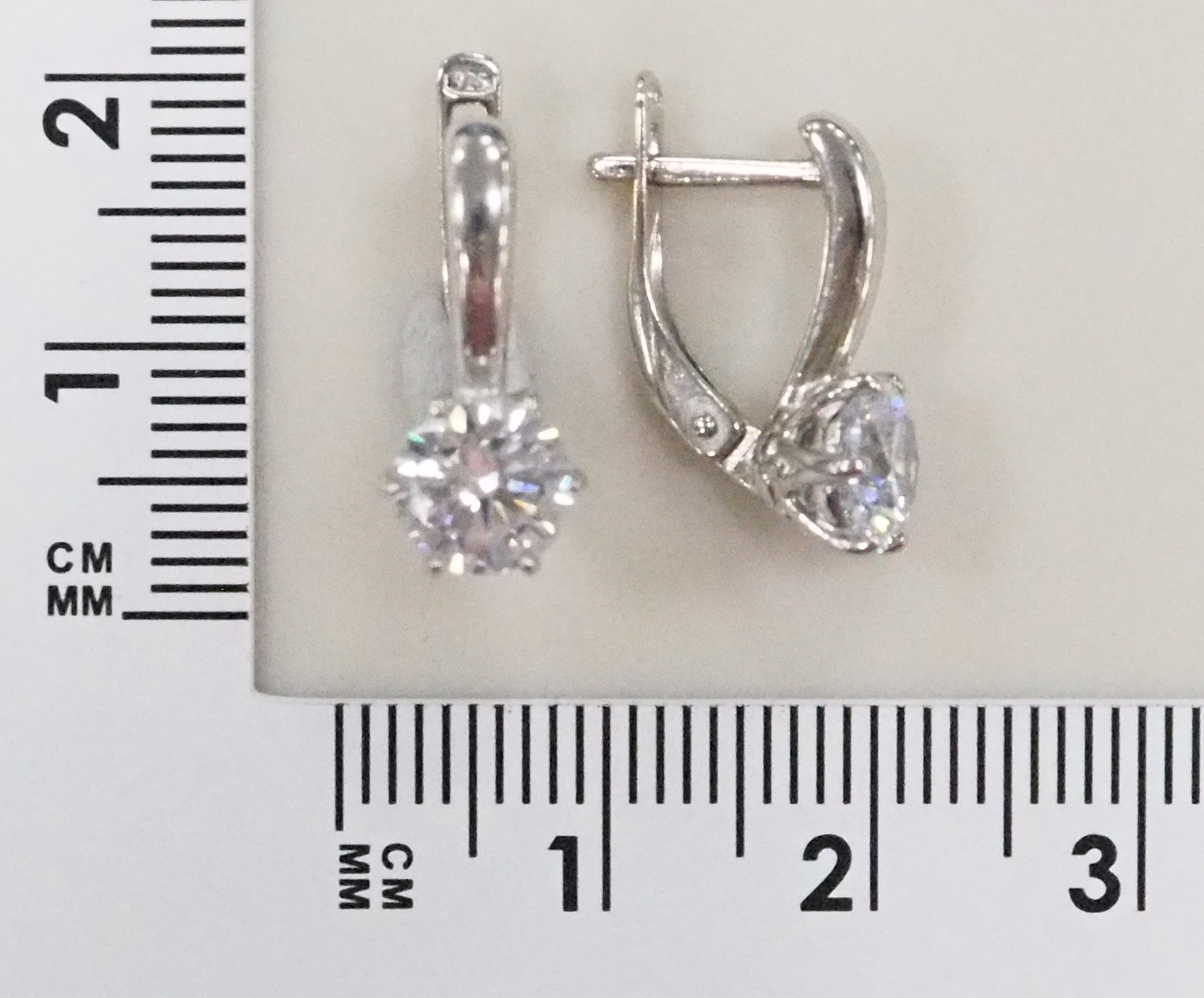 Серебряные серьги 925 пробы; вставки 2 Фианит бесцв.;